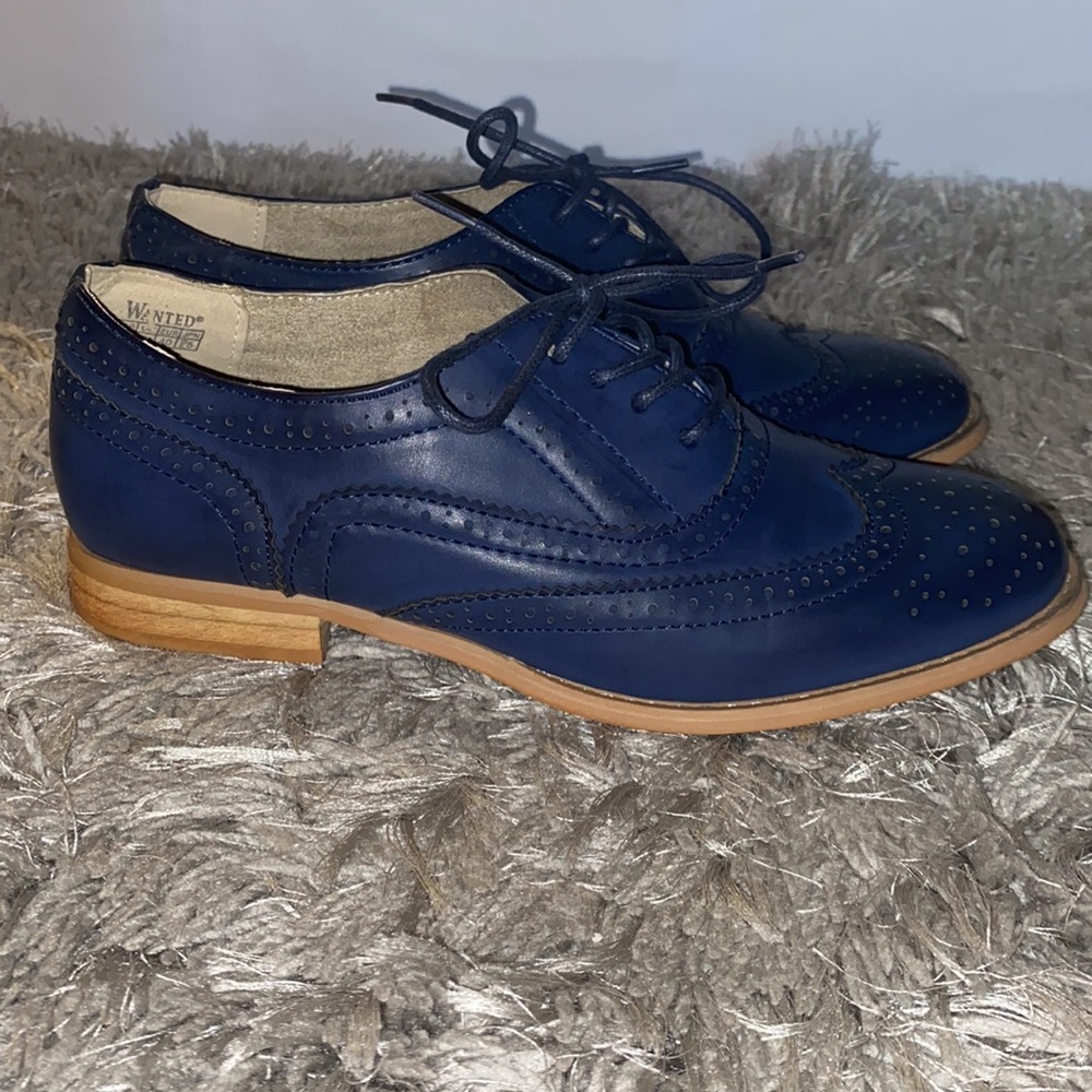Women’s size 9 navy blue dress shoe - Picture 3 of 12